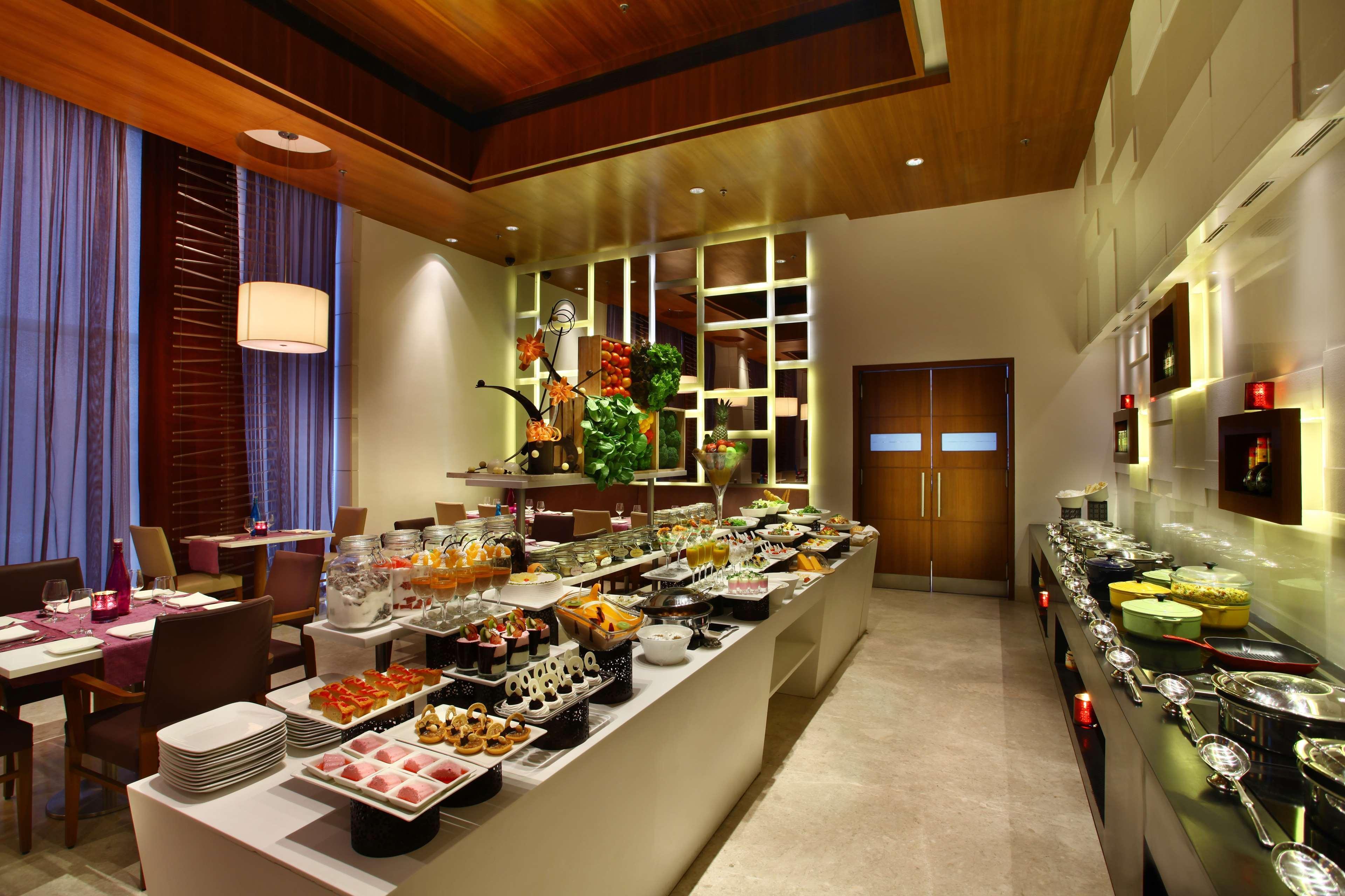 Park Plaza Shahdara Otel Yeni Delhi Restoran fotoğraf