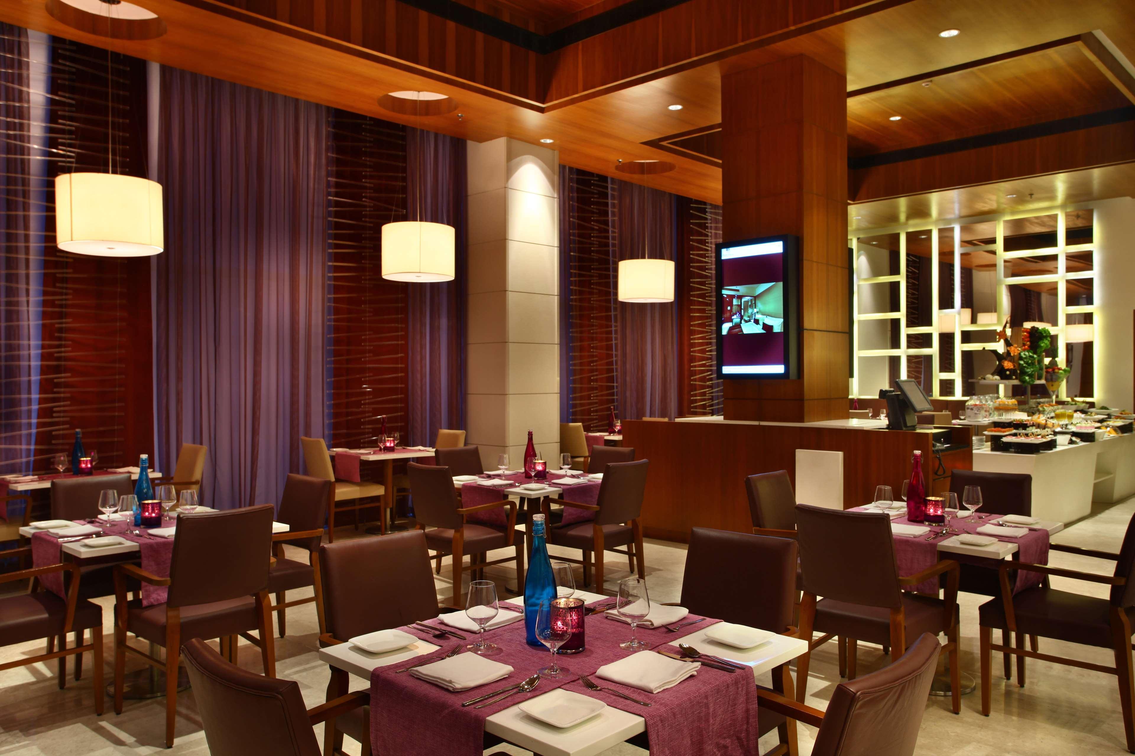 Park Plaza Shahdara Otel Yeni Delhi Restoran fotoğraf